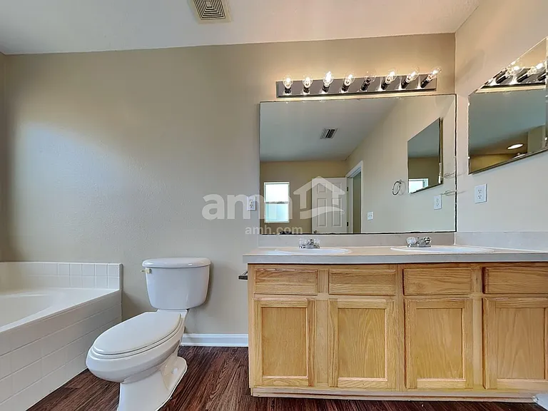 1211 Spring Creek Ct — Photo 9