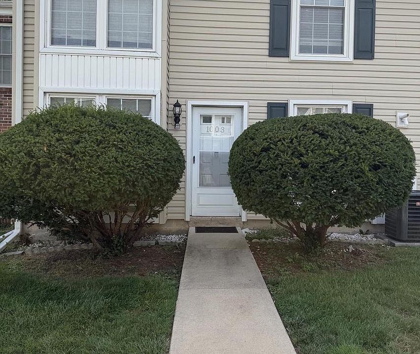 1st image of 1003 Middleton Pl W