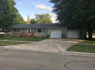 797 2nd St SW, Britt, IA 50423