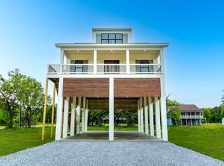 101 Blakemore Ave, Bay Saint Louis, MS 39520