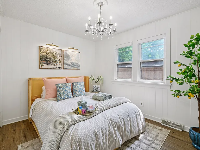 Olive Ave — Photo 16