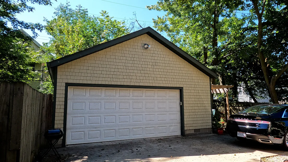 Building Photo - 1652 Hillcrest Rd #2