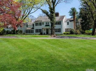 1624 Stewart Ln, Laurel Hollow, NY 11791