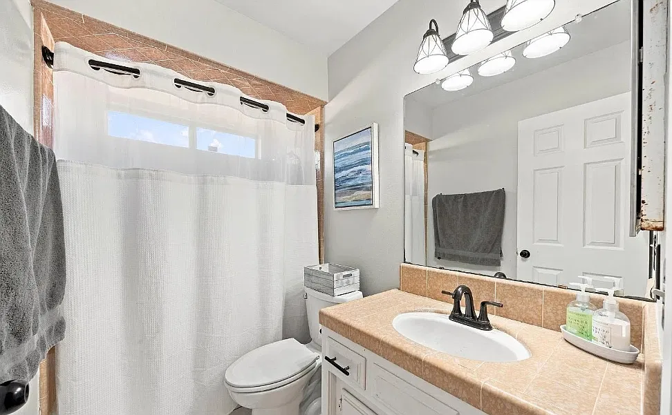 3 bed, 1230 sqft, $1,377 — Photo 4