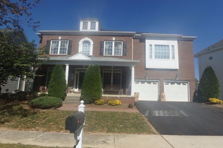 1st image of 303 Summer Garden Way