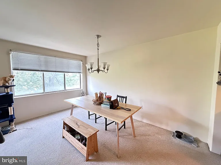 10201 Grosvenor Pl #320 — Photo 10