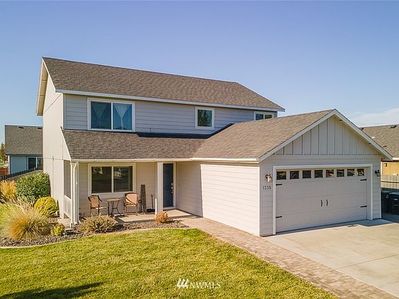 3rd image of 1330 E Megan Drive