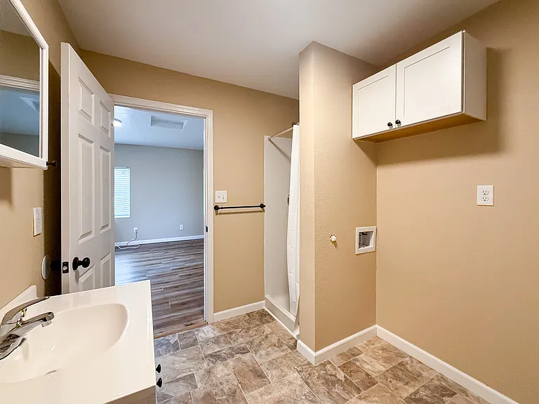 501 E 2nd Ave #2 — Photo 6