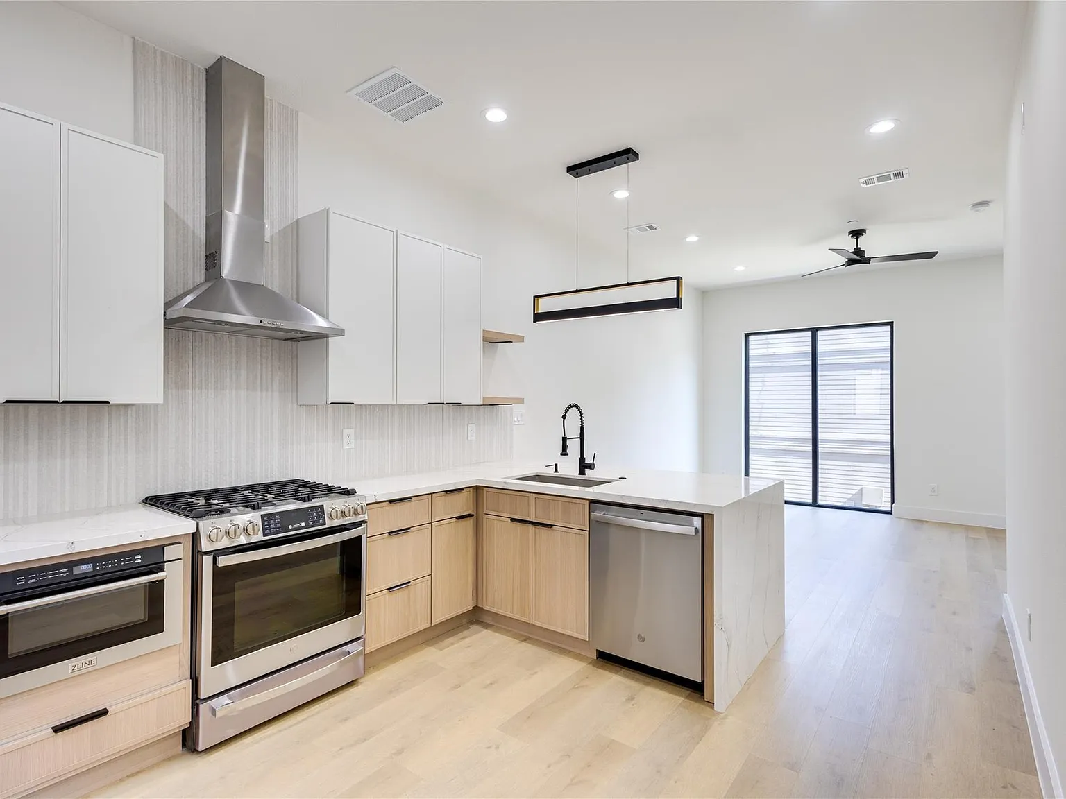 1 bed, 1304 sqft, $2,490 — Photo 3