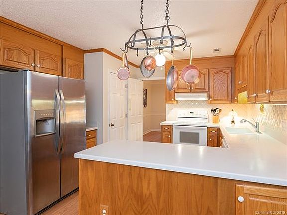 4th image of 7522 Red Oak Ln