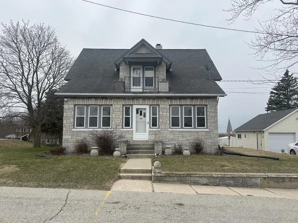 110 Hill STREET, Slinger, WI 53086