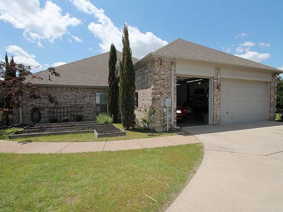 3rd image of 591 Chardonnay Dr