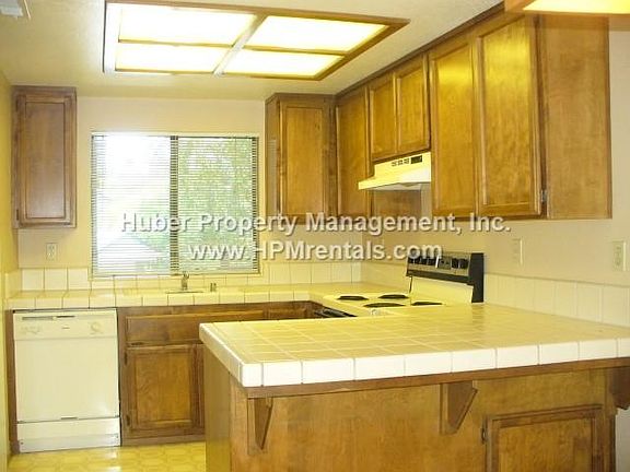 4th image of 682 Dorothy Way