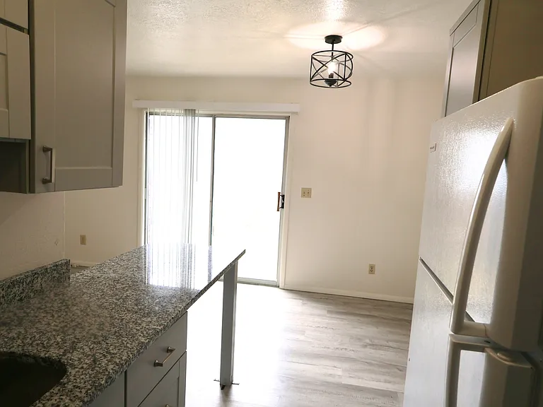1060 N 375 W — Photo 12
