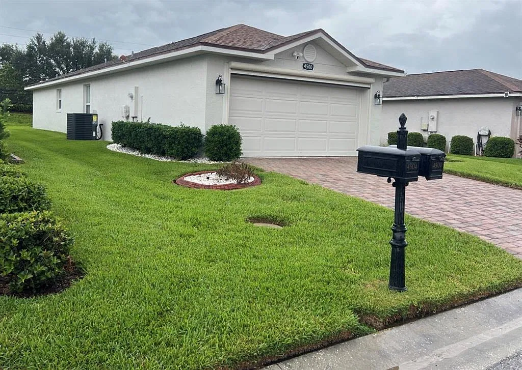 2 bed, 2.0 bath, 1083 sqft, $2,500 — Photo 2
