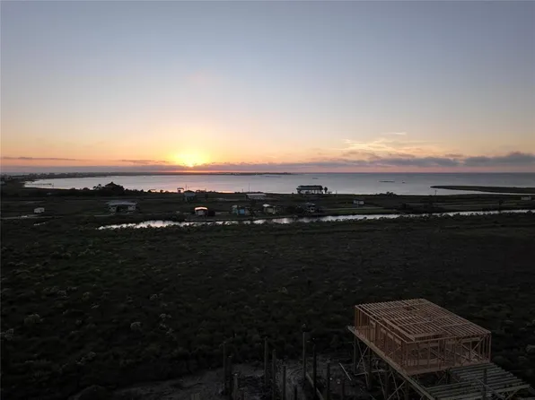 1920 2nd Street, High Island, TX 77623