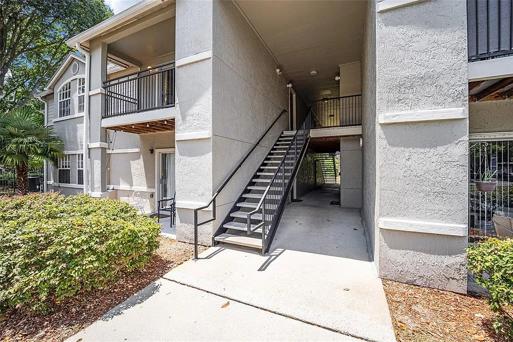 3 bed, 3.0 bath, 1198 sqft, $1,600 — Photo 3