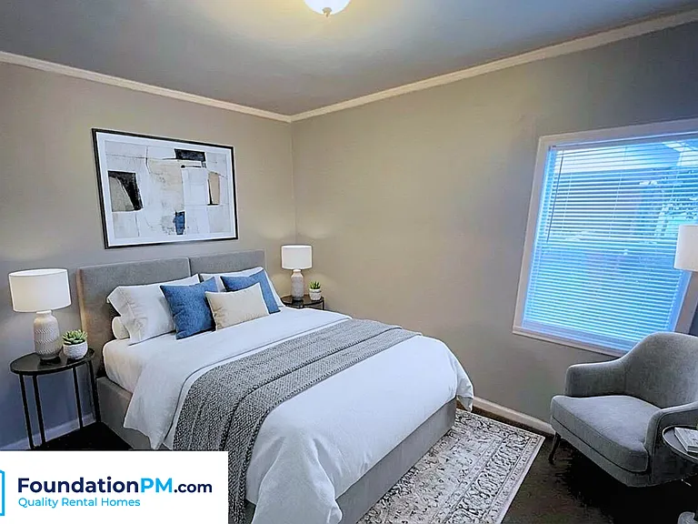 2412 Gentry Ave — Photo 15