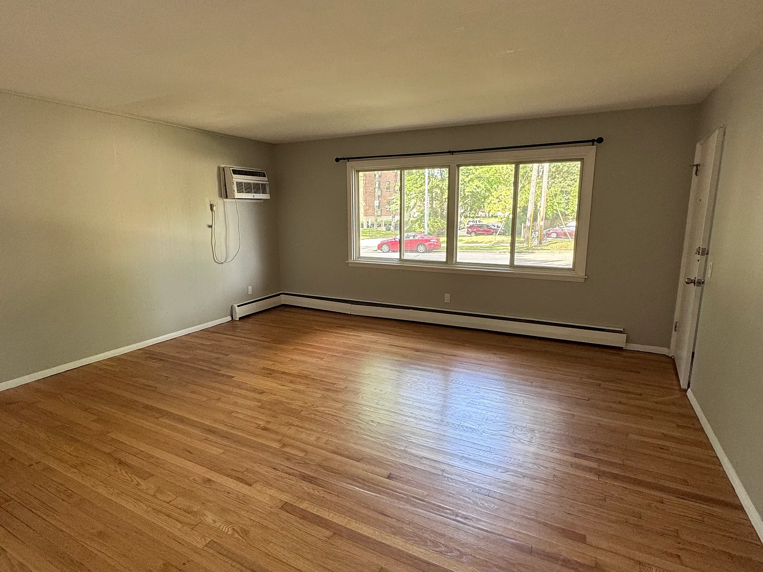 2 bed, 900 sqft, $1,450 — Photo 2
