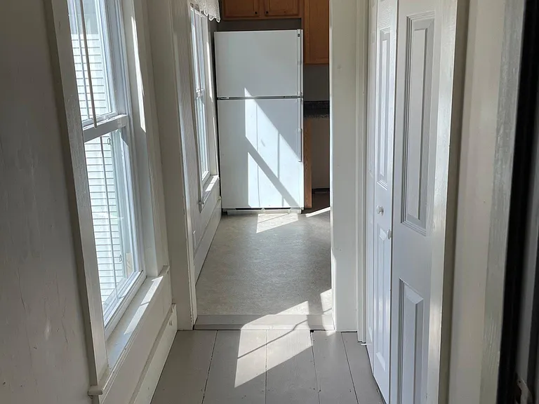 18 Main St #B — Photo 2