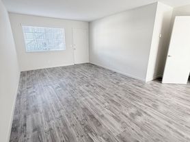 Colonial House South