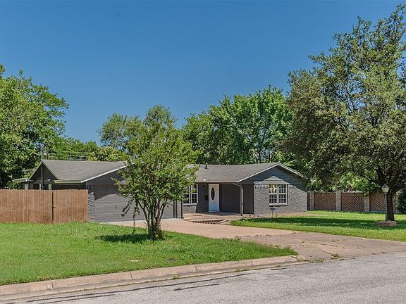4th image of 4804 Maple St