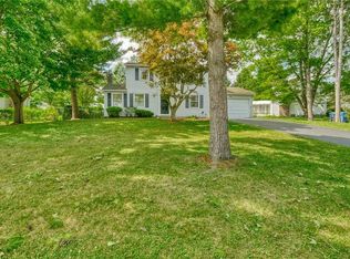 6128 Hanover Rd, Farmington, NY 14425