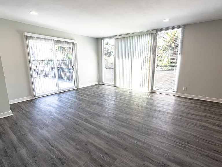 1944 Whitley Ave. — Photo 24