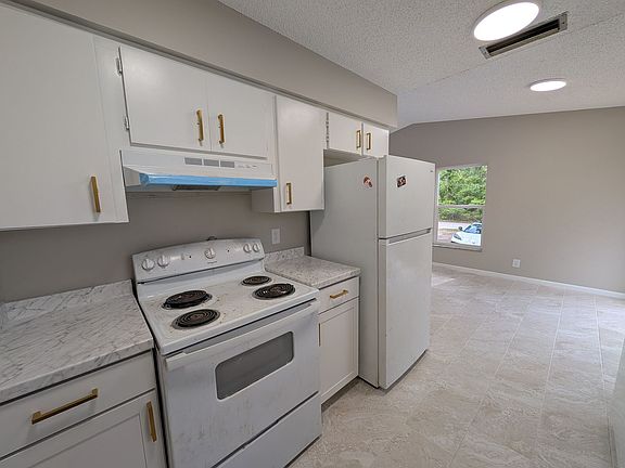 4th image of 3340 NE 56th Ave