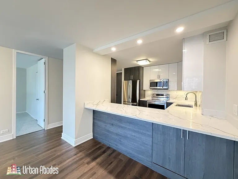 1030 N State St #12K — Photo 4