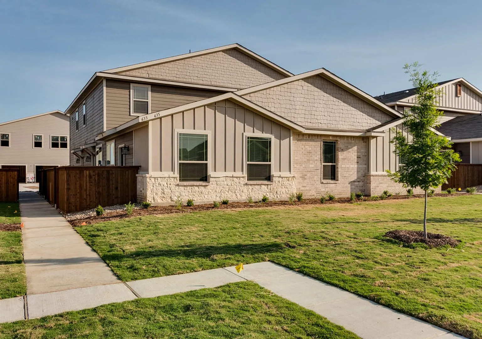 Gorgeous 2 Bedroom Four Plex Located In Midlothian Isd! — Photo 1