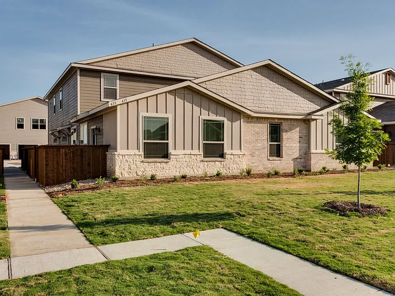 635 Harvest Moon Dr — Photo 1