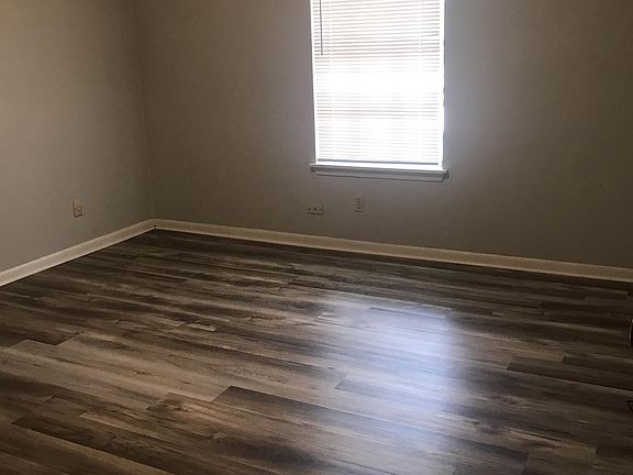 5th image of 520 E Lagrange St #13