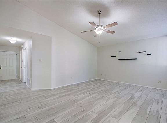 5th image of 1412 Blakeney Ln