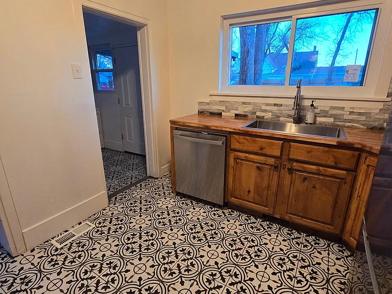 452 S Main St — Photo 18