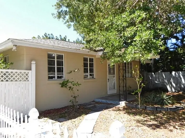 3919 Royal Palm Ave — Photo 13