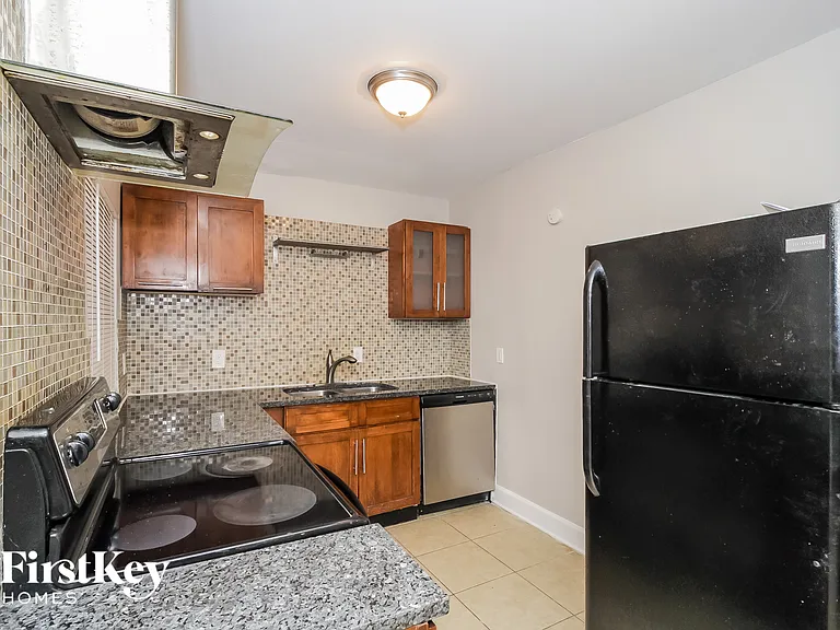 476 Rigby St — Photo 7
