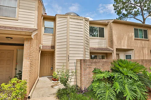 2050 Augusta Dr Photo 1