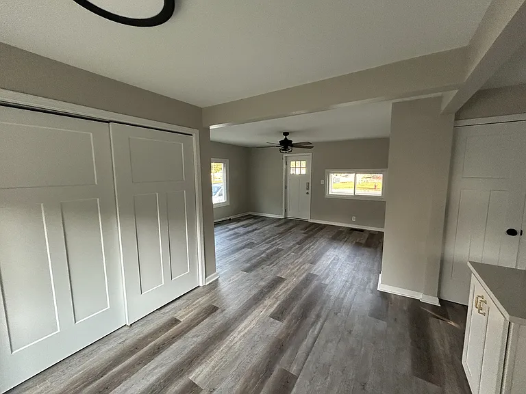 265 W State St — Photo 3