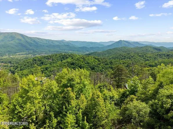 Hatcher Mountain Rd, Sevierville, TN 37862