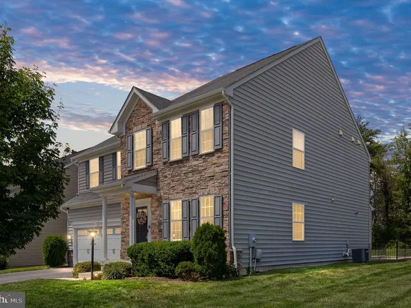 2 Clear Spring Ln, Fredericksburg, VA 22405