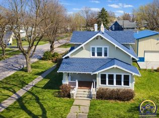 214 Oregon St, Hiawatha, KS 66434