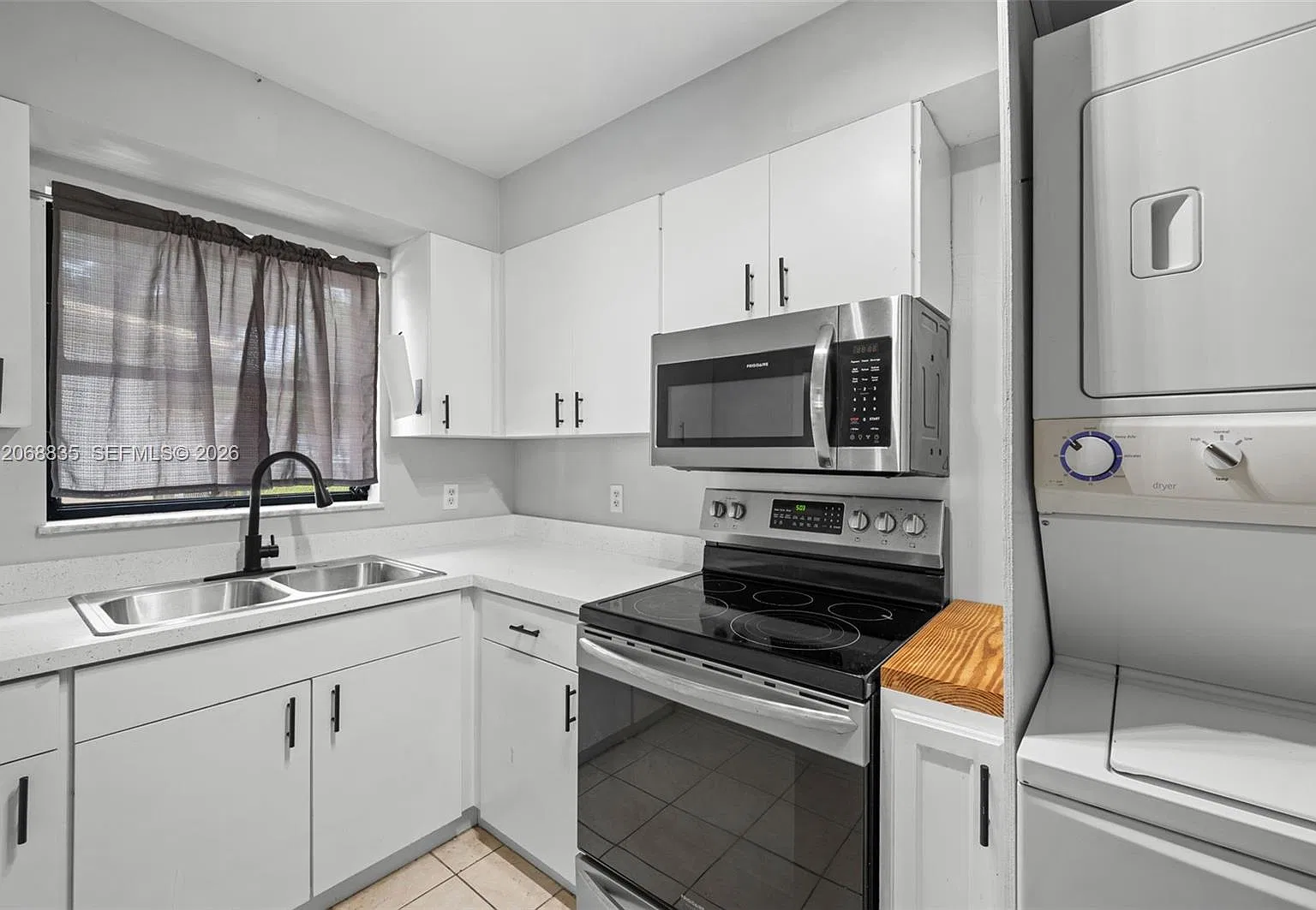 Skyline Heights — Photo 1