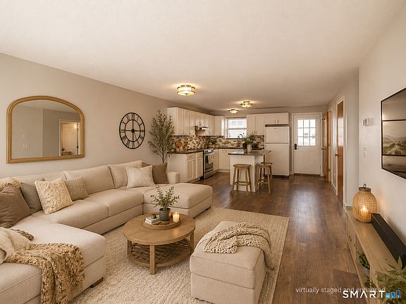 4th image of 4 Mulberry Lane #4
