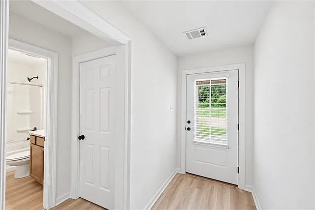 3 bed, 2.0 bath, 1283 sqft, $1,600 — Photo 3