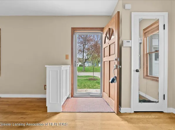 820 Chittenden Dr, East Lansing, MI 48823