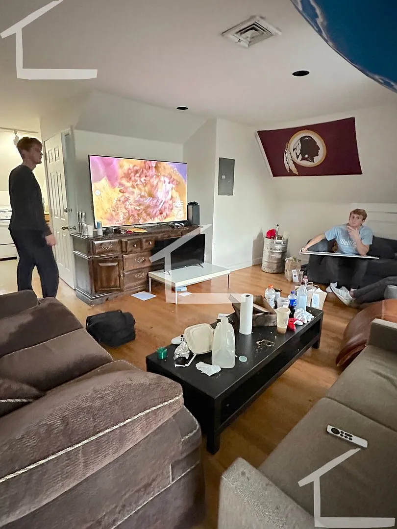 Gorgeous modern entire home perfect for large student groups available 9/1/2027 — Photo 4