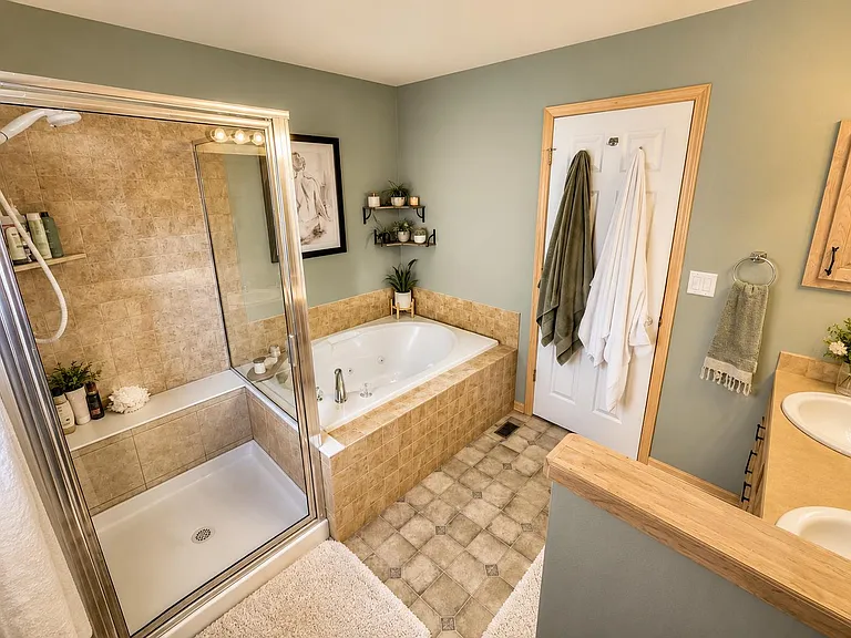 456 Lavastone Ave — Photo 11