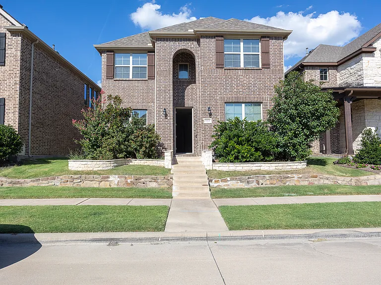 5313 Basham Ln — Photo 2