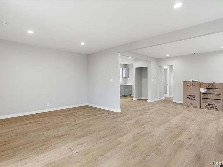 14615-14617 Winthrop St — Photo 11